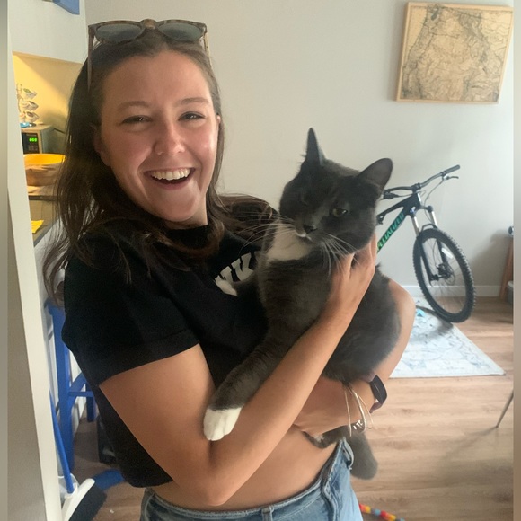 Meet your Posher, Laura - Picture 2 of 3